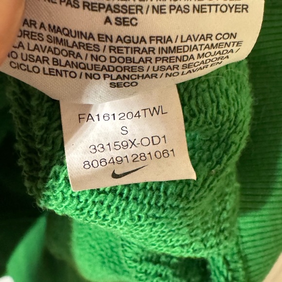 Nike Women’s Oregon Ducks Green Sweatshirt - Picture 6 of 8